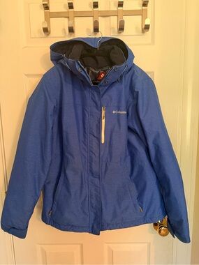 Columbia Blue and Red Omni-Heat Jacket Interior